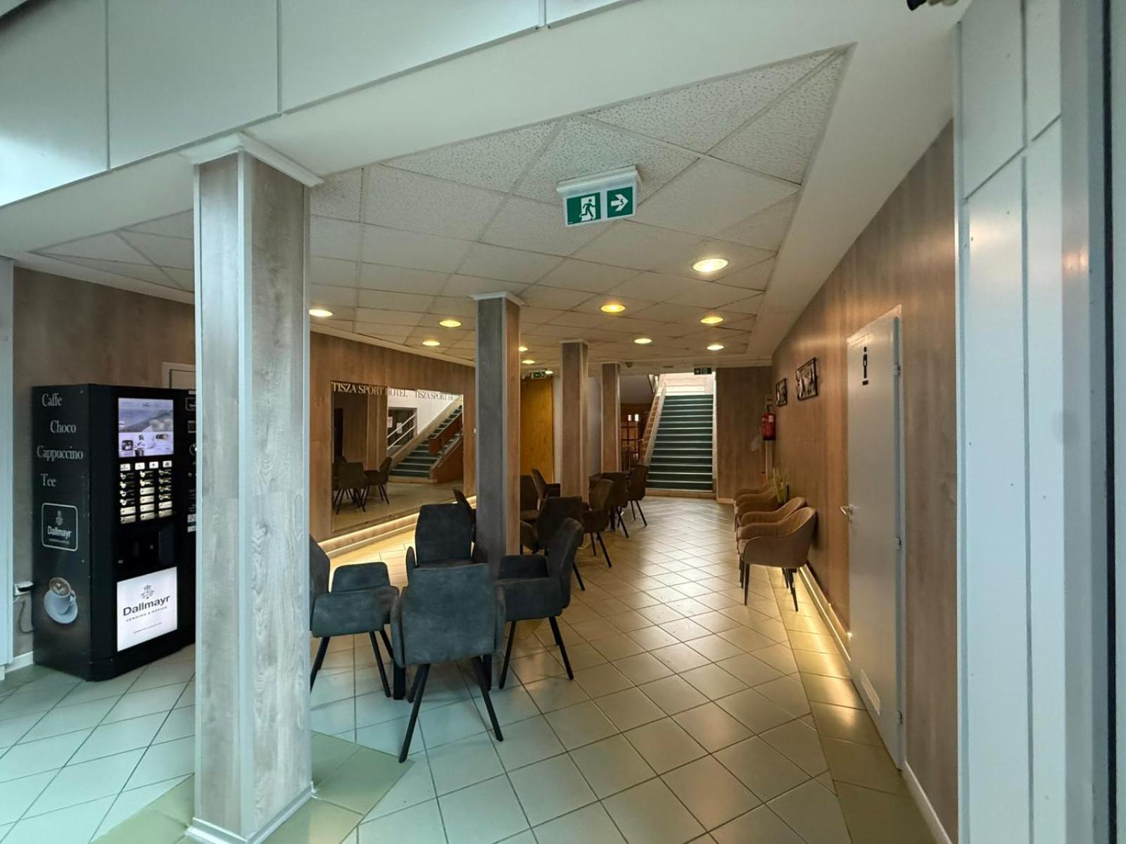 Tisza Sport Hotel Szeged Buitenkant foto